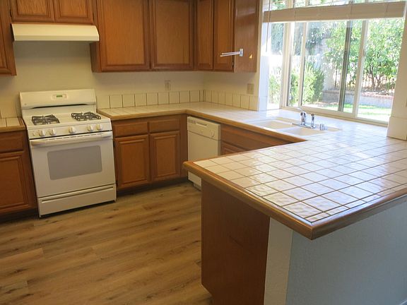 5th image of 26249 Picton St