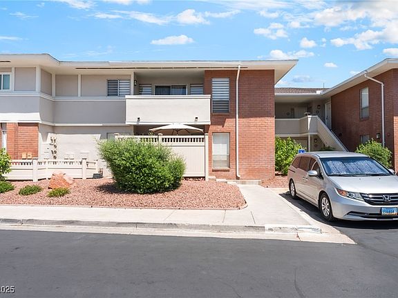 3rd image of 2866 Loveland Dr Unit 2018