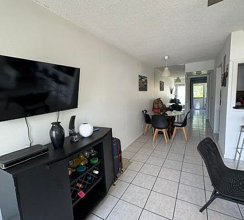 3rd image of 104 Hastings G