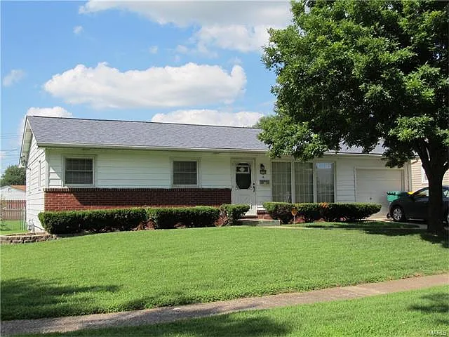 2730 Sunset Dr photo 1