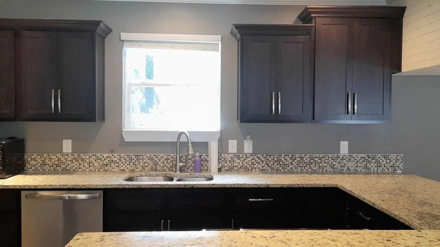 2 Bedroom 2 Bath home with fenced in backyard — Photo 3