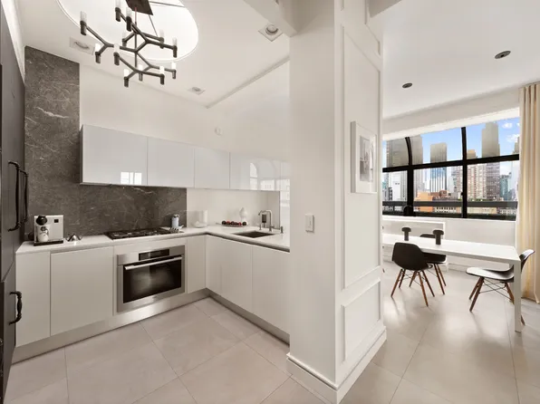 5 East 22nd Street image 3 of 16