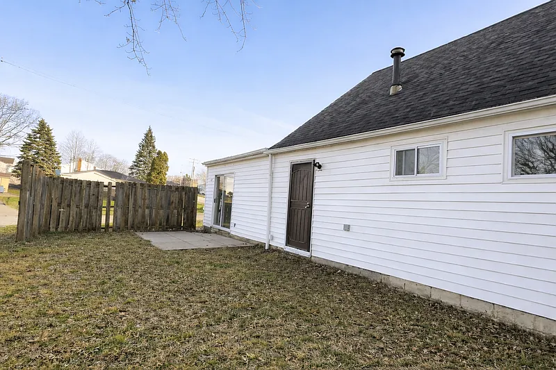 3 bed, 2.0 bath, 1508 sqft, $1,600 — Photo 3