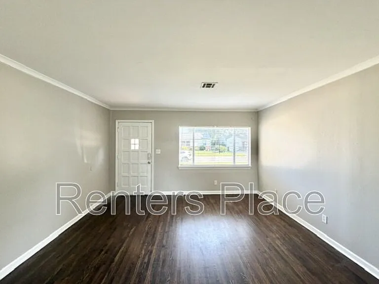1428 E 52nd St — Photo 3