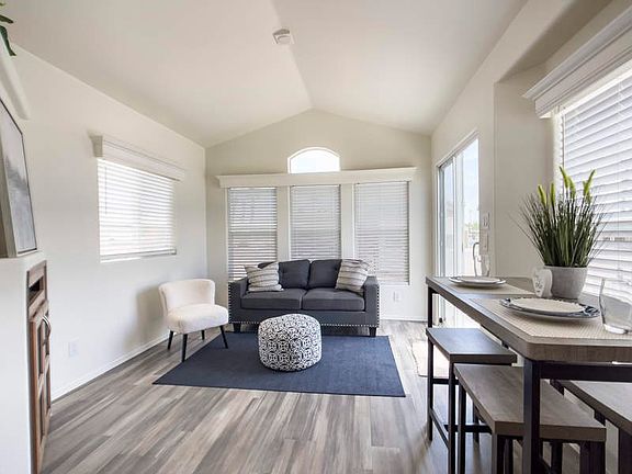 3rd image of 1050 S Arizona Blvd #201