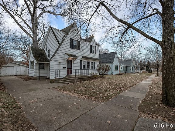 2nd image of 844 Oaklawn St NE