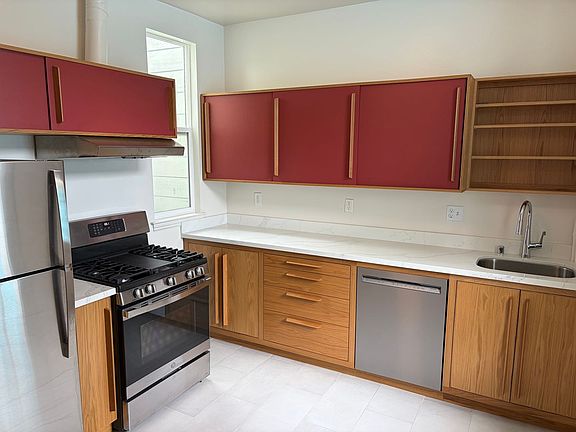 3rd image of 329 Linden St