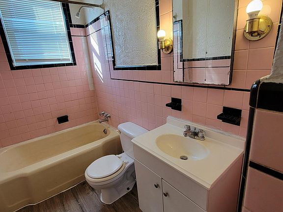 4th image of 6036 Larchwood Ave Floor 1