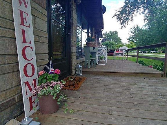 4th image of 1369 Joseph St