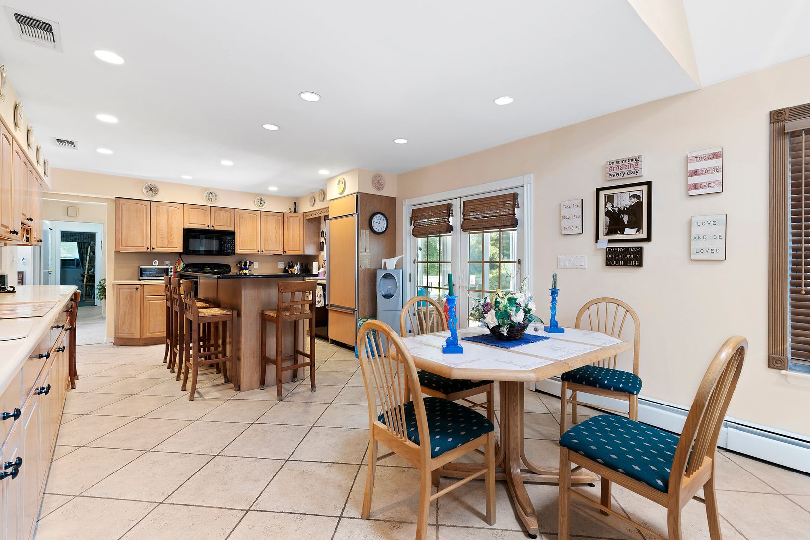 Breakfast Area to Kitchen