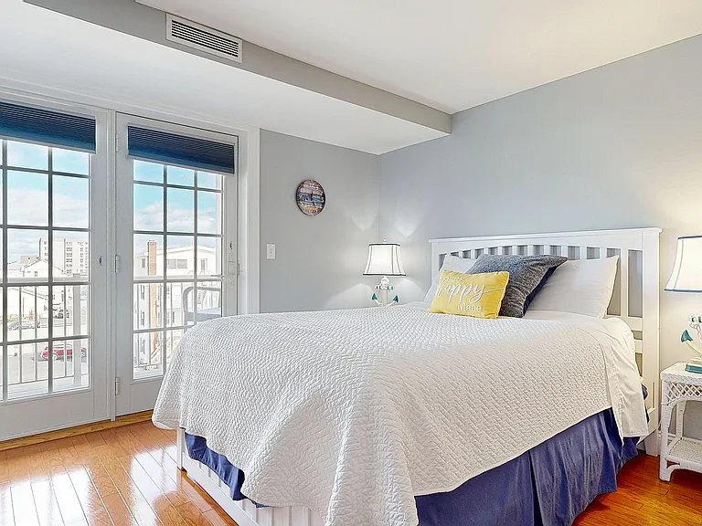 1 E Grand Ave #403 — Photo 13