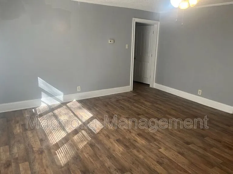 803 Eastside Dr — Photo 8