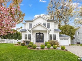 61 Roosevelt St, Cresskill, NJ 07626