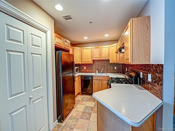 3rd image of 28 Lorien Pl