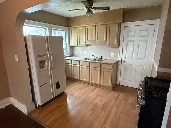 5th image of 1146 La Salle Ave