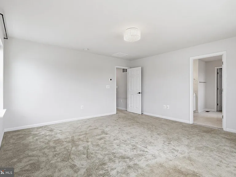 10302 Spotswood Dr — Photo 23