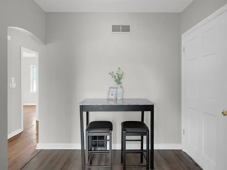 1049 Staub Ct NE — Photo 4