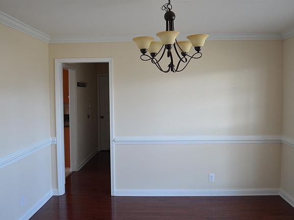 3rd image of 874 Samantha Ln