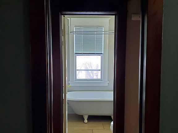 4th image of 608 Park St Unit 4