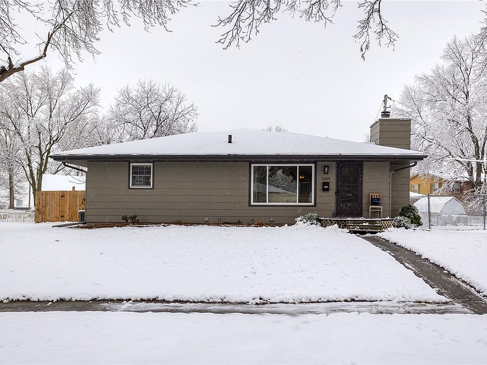 1st image of 1209 SW Kenworthy Dr