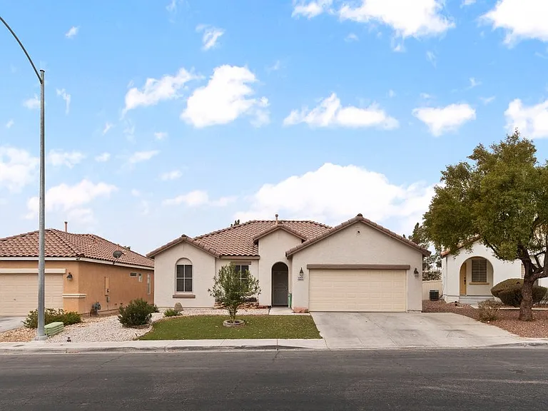 1217 Cove Palisades Dr — Photo 1