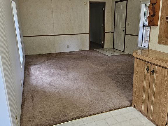 2nd image of 3033 NE Wheeler St