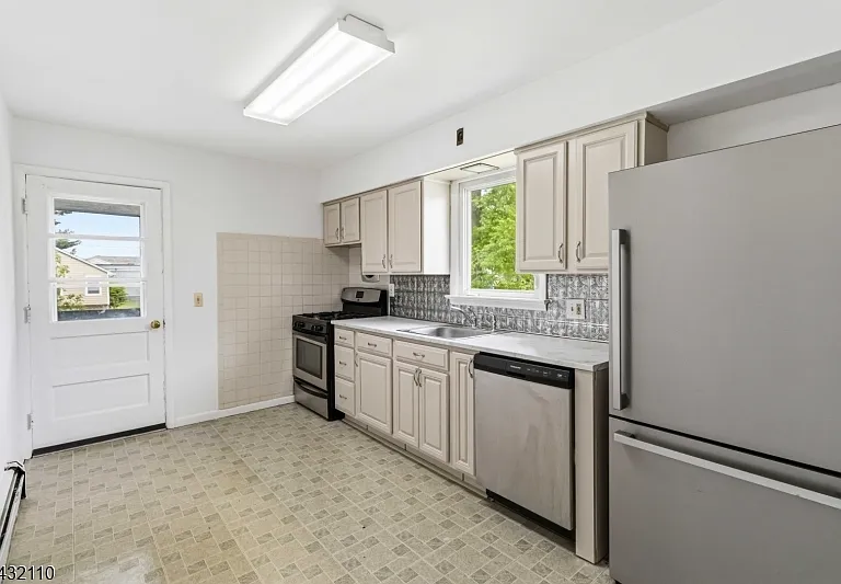 15 Emmet Ave #2 — Photo 5