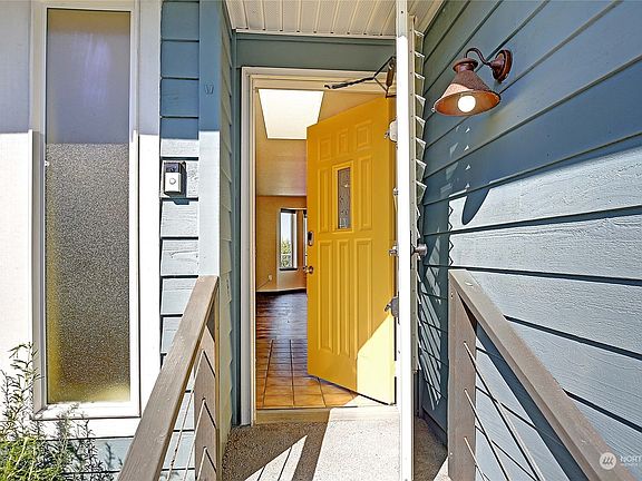 2nd image of 1138 York Place
