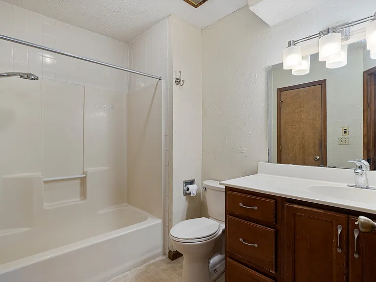 3749 N Pickwick Ave — Photo 27