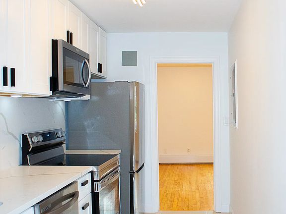 2nd image of 33 Hammond Pond Pkwy APT 2