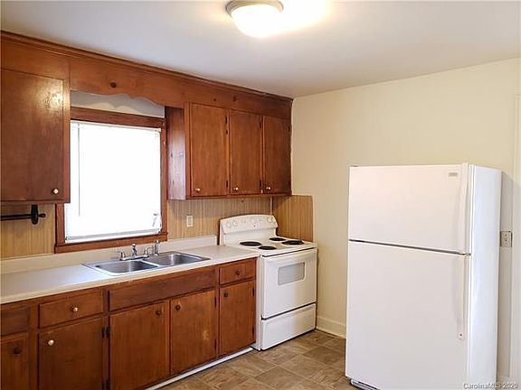 3rd image of 1013 Marble St