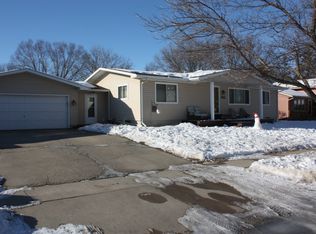 922 Nancy Rd, Waterloo, IA 50701