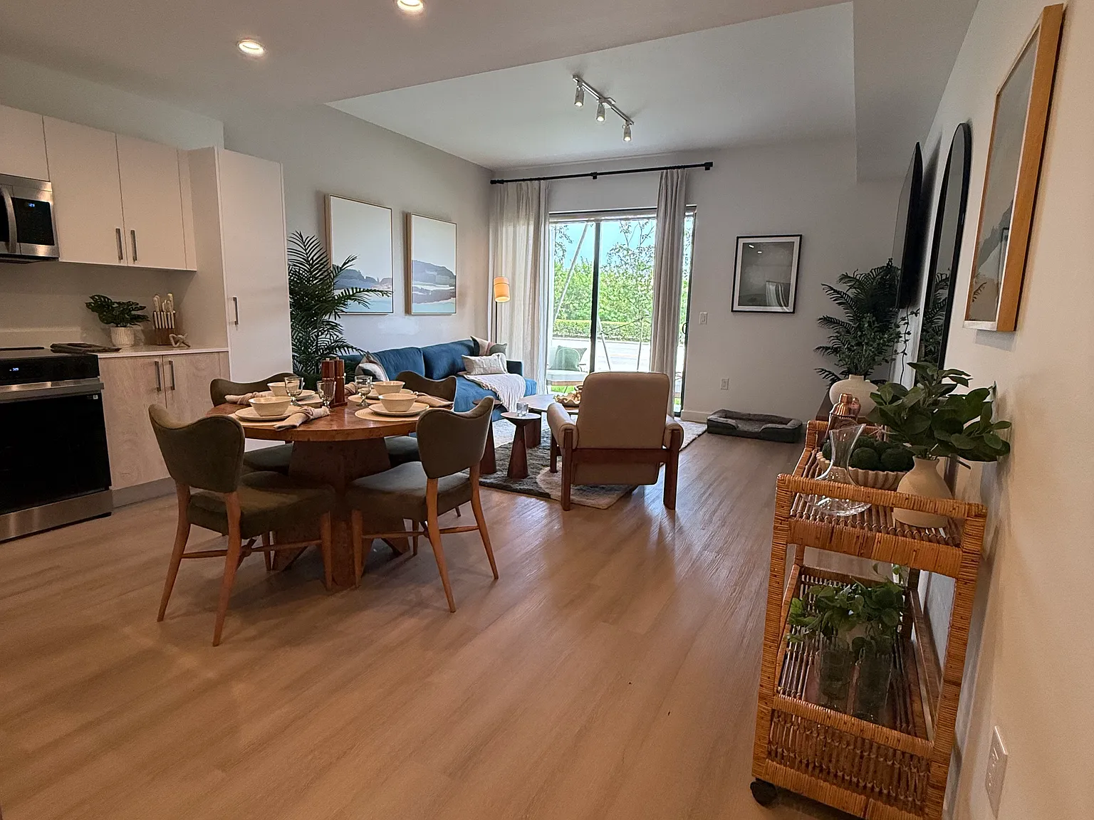 1 bed, 749 sqft, $2,200 — Photo 3