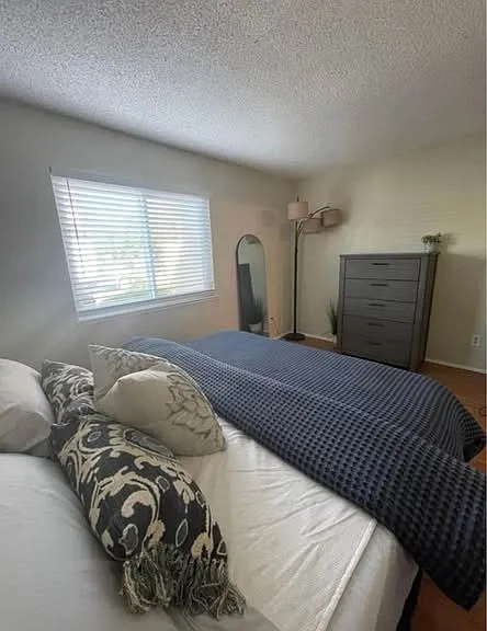 2462 Balme Dr — Photo 7