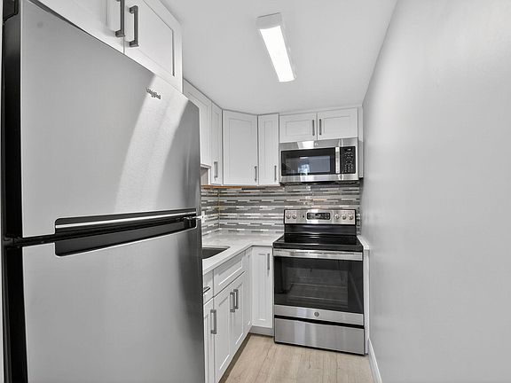 4th image of 15 S Golfview Rd APT 201