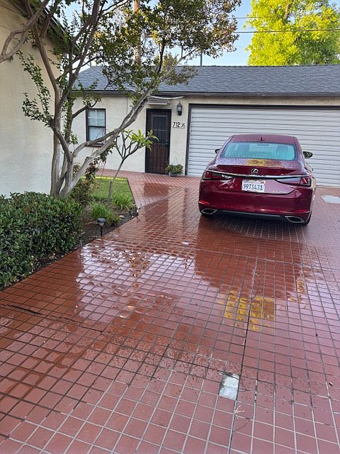 1st image of 712 1/2 W 11th St #712-1/2
