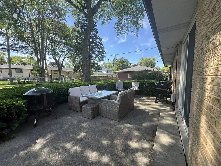 1431 E Emmerson Ln — Photo 22