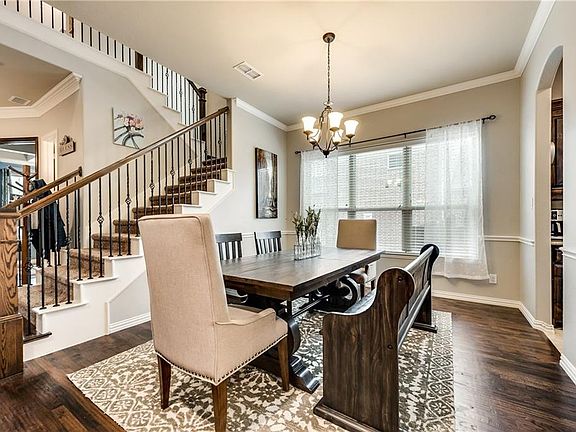 5th image of 606 Deverson Dr