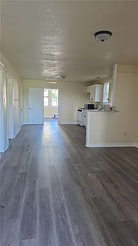 8025 Pompano St — Photo 2