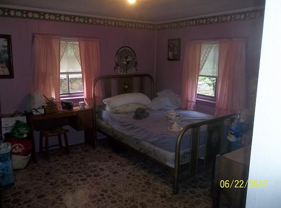 5th image of 217 12th St NE