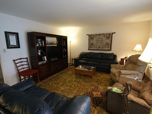 4th image of 7468 Lions Head Dr
