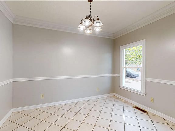 4th image of 297 Lucille Dr