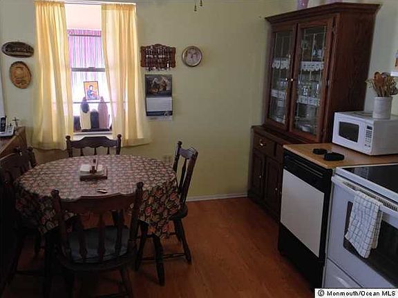 3rd image of 22 Crestwood Parkway #B