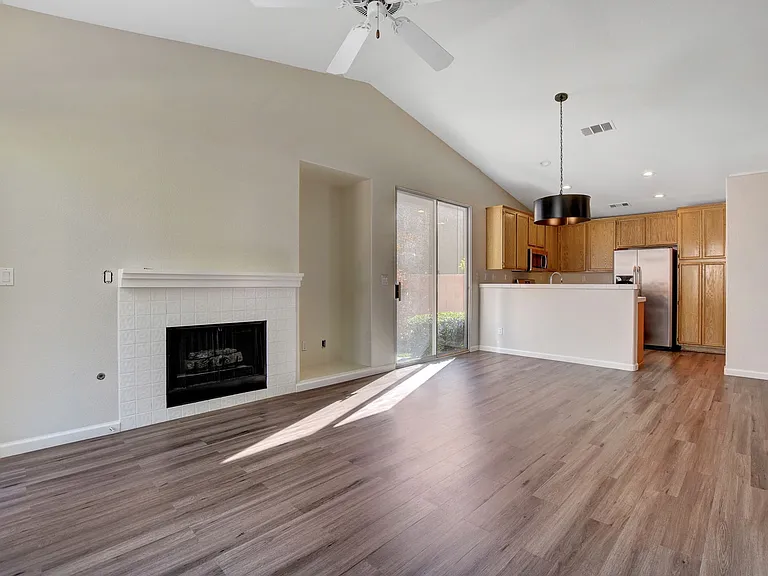 7616 Vista Hills Dr — Photo 11
