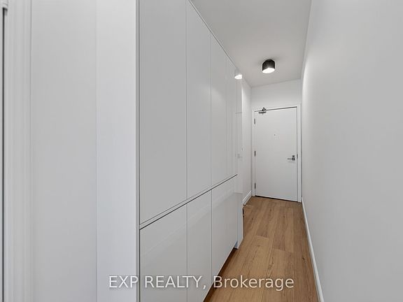 4th image of 352 Front St W #1916