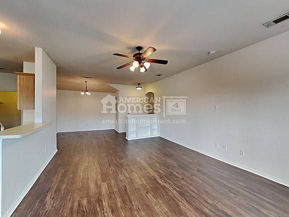 4th image of 4706 Bluebird Ln