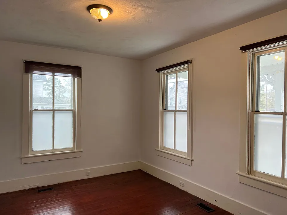 717 N Road St