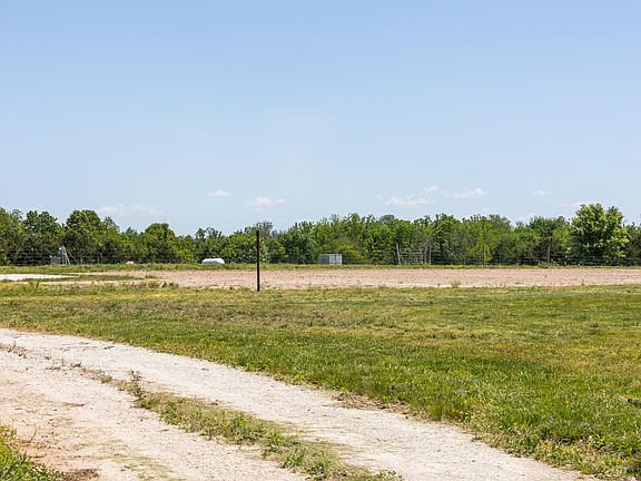 4th image of 1744 N Farm Road 71