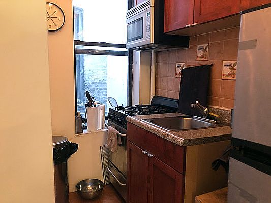 3rd image of 122 Orchard St APT 18