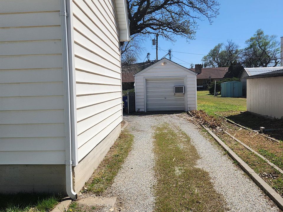 219 W Pack St, Moundridge, KS 67107 Zillow